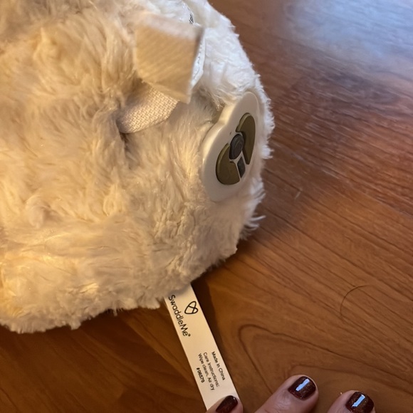 Swaddle Me Baby Lamb Sheep Musical
Mommie's Melodies Soother Crib
Hangable Plush - Picture 3 of 4